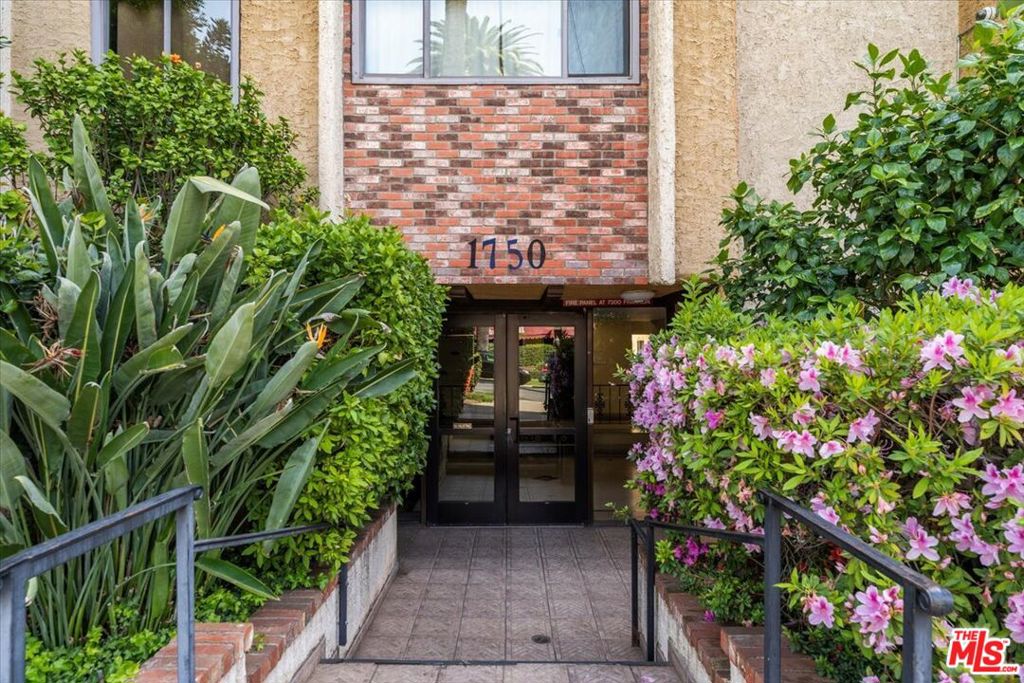 1750 Camino Palmero Street 237