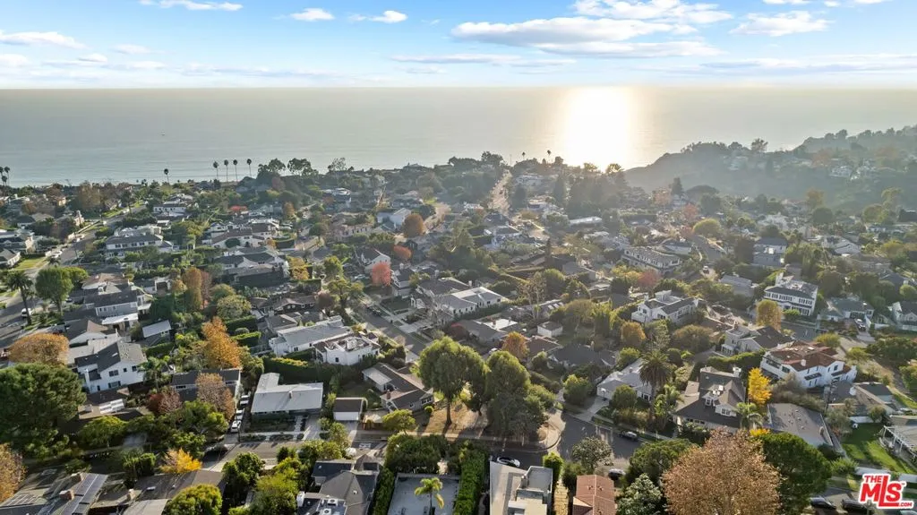 Pacific Palisades, California 90272, United States, 3 Bedrooms Bedrooms, ,2 BathroomsBathrooms,Residential,Active,28061