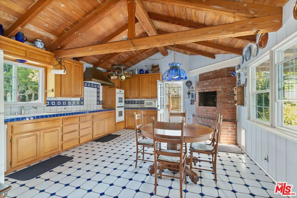 Pacific Palisades, California 90272, United States, 3 Bedrooms Bedrooms, ,2 BathroomsBathrooms,Residential,Active,28061