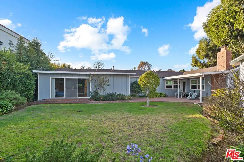 Pacific Palisades, California 90272, United States, 3 Bedrooms Bedrooms, ,2 BathroomsBathrooms,Residential,Active,28061