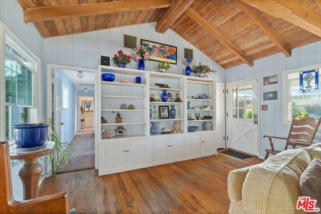 Pacific Palisades, California 90272, United States, 3 Bedrooms Bedrooms, ,2 BathroomsBathrooms,Residential,Active,28061