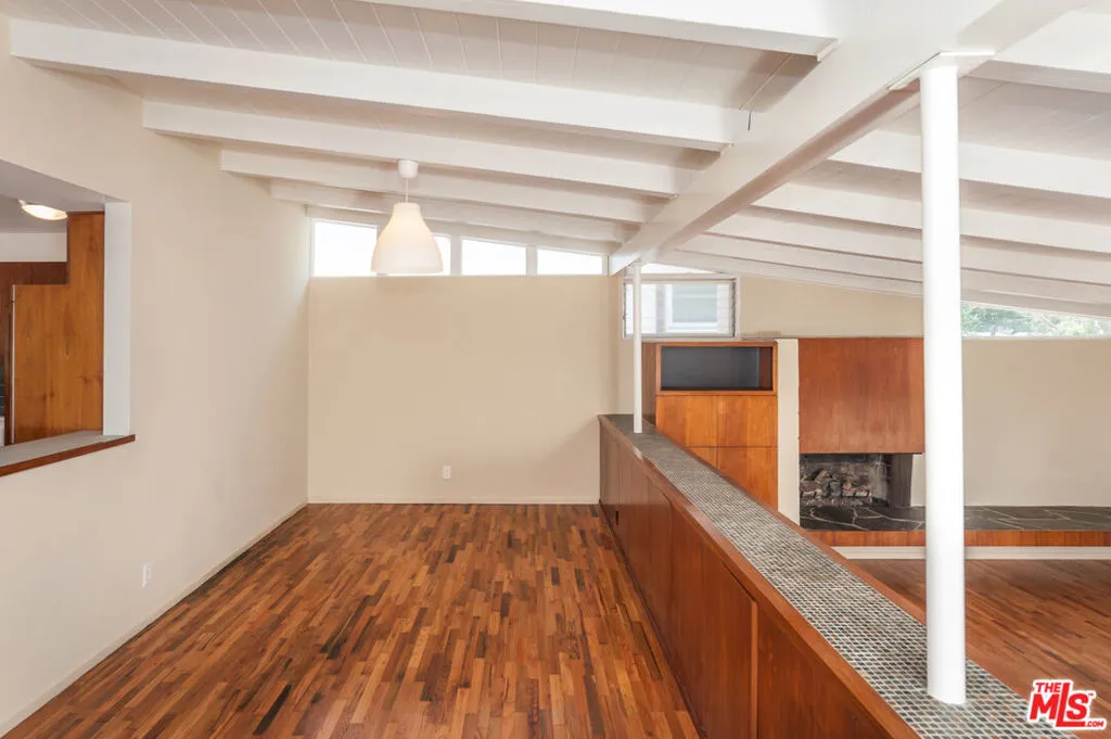 Santa Monica, California 90402, United States, 3 Bedrooms Bedrooms, ,2 BathroomsBathrooms,Residential,Pending,129564