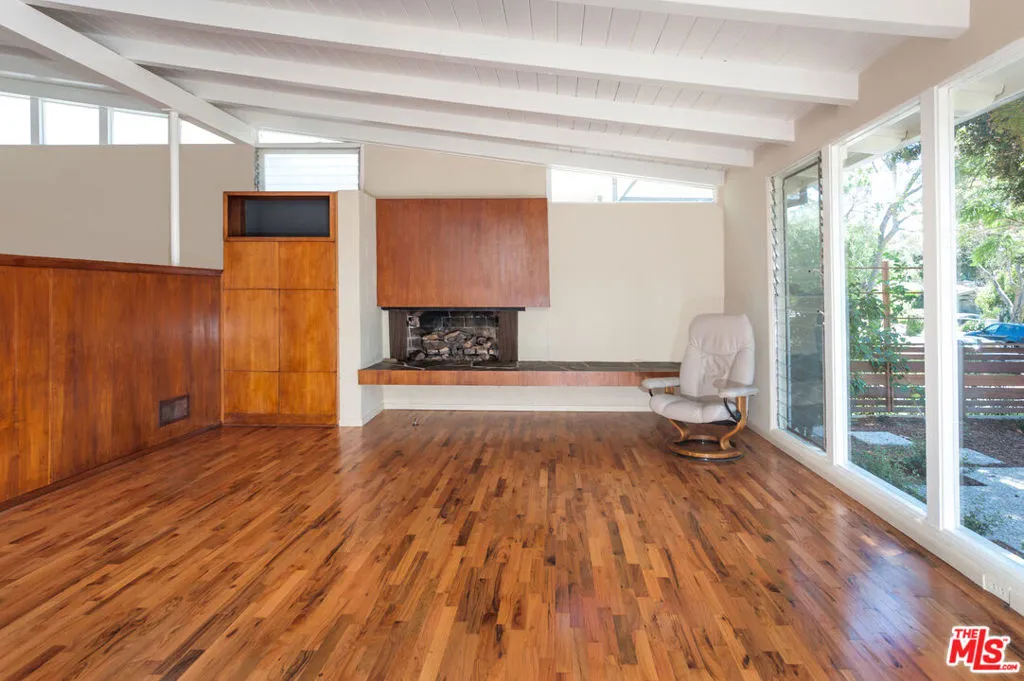 Santa Monica, California 90402, United States, 3 Bedrooms Bedrooms, ,2 BathroomsBathrooms,Residential,Pending,129564