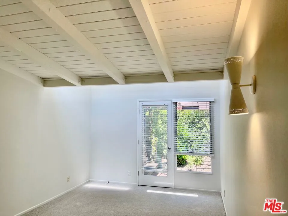 Santa Monica, California 90402, United States, 3 Bedrooms Bedrooms, ,2 BathroomsBathrooms,Residential,Pending,129564