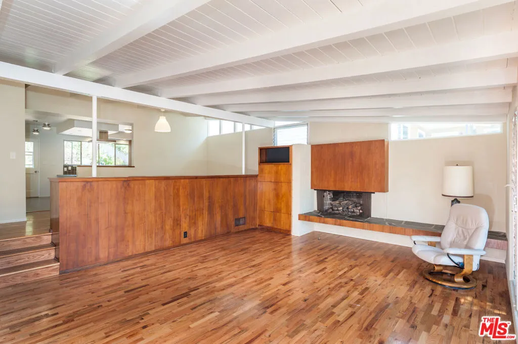 Santa Monica, California 90402, United States, 3 Bedrooms Bedrooms, ,2 BathroomsBathrooms,Residential,Pending,129564