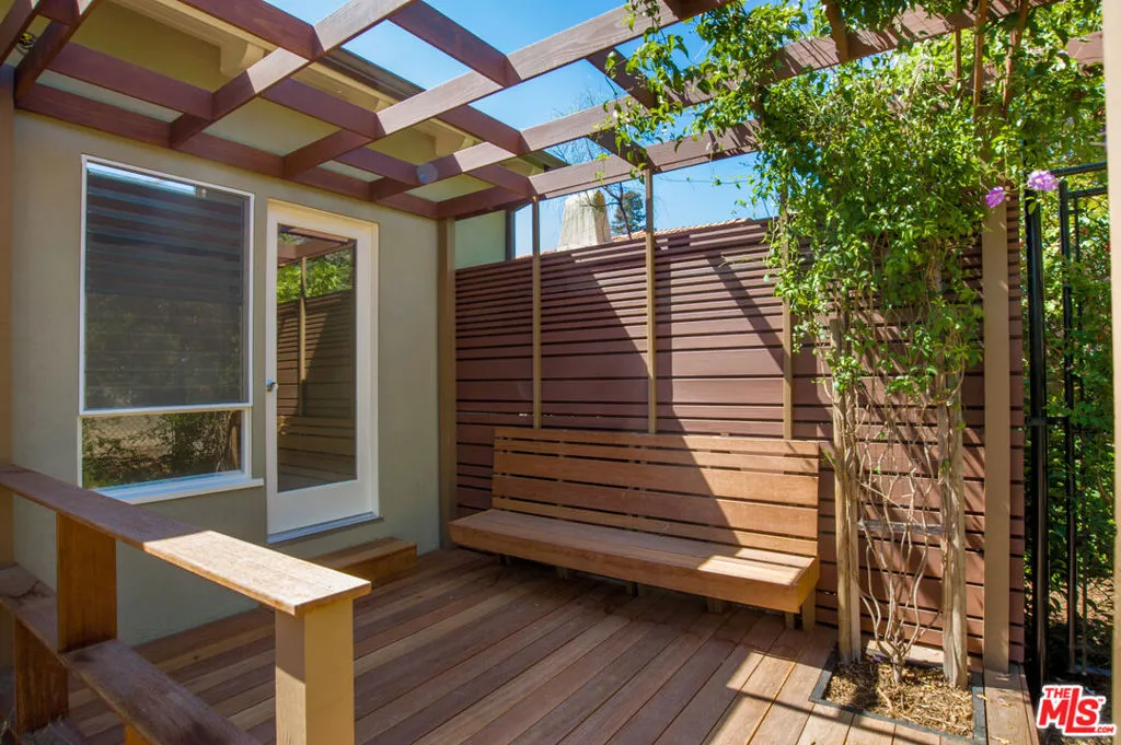 Santa Monica, California 90402, United States, 3 Bedrooms Bedrooms, ,2 BathroomsBathrooms,Residential,Pending,129564