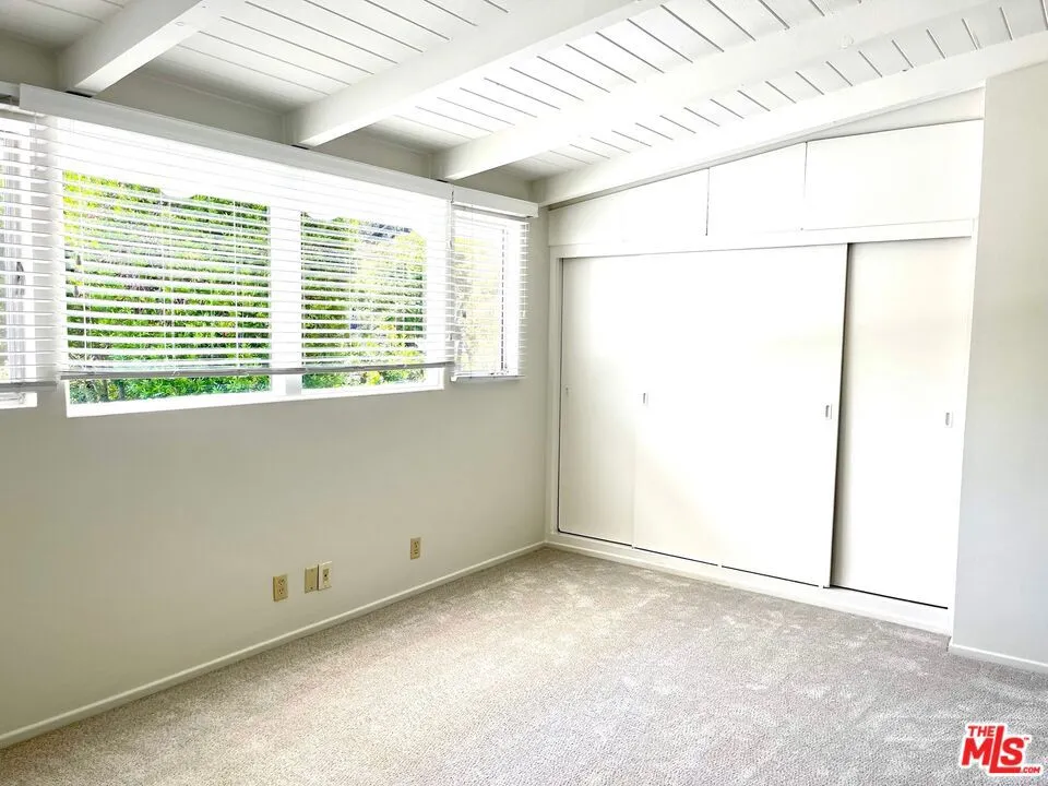 Santa Monica, California 90402, United States, 3 Bedrooms Bedrooms, ,2 BathroomsBathrooms,Residential,Pending,129564