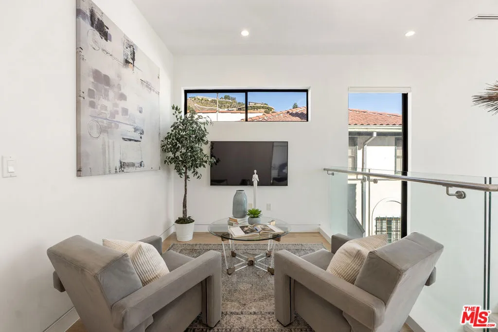 Los Angeles, California 90046, United States, 4 Bedrooms Bedrooms, ,5 BathroomsBathrooms,Residential,Active,15422