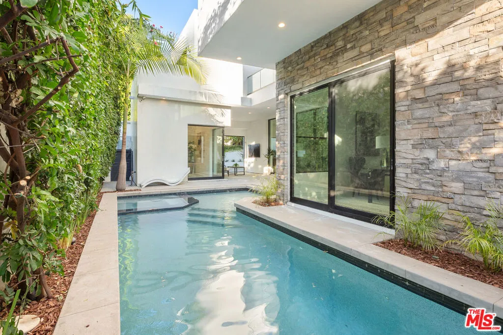 Los Angeles, California 90046, United States, 4 Bedrooms Bedrooms, ,5 BathroomsBathrooms,Residential,Active,15422