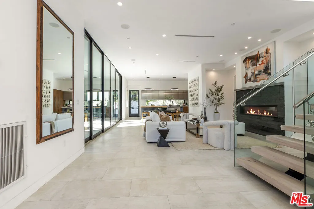 Los Angeles, California 90046, United States, 4 Bedrooms Bedrooms, ,5 BathroomsBathrooms,Residential,Active,15422