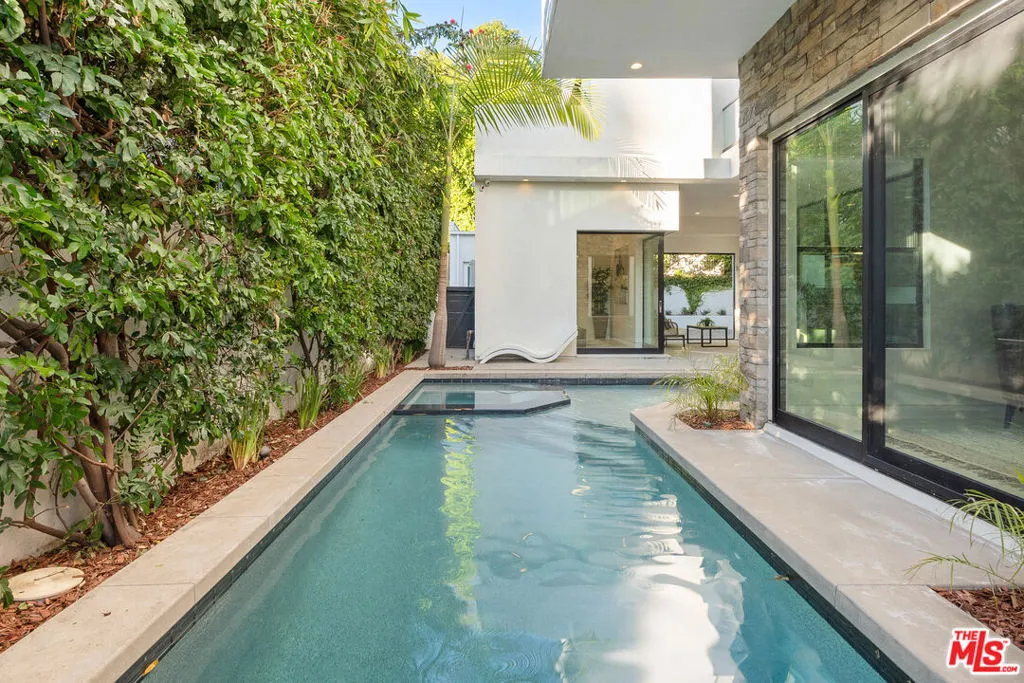 Los Angeles, California 90046, United States, 4 Bedrooms Bedrooms, ,5 BathroomsBathrooms,Residential,Active,15422