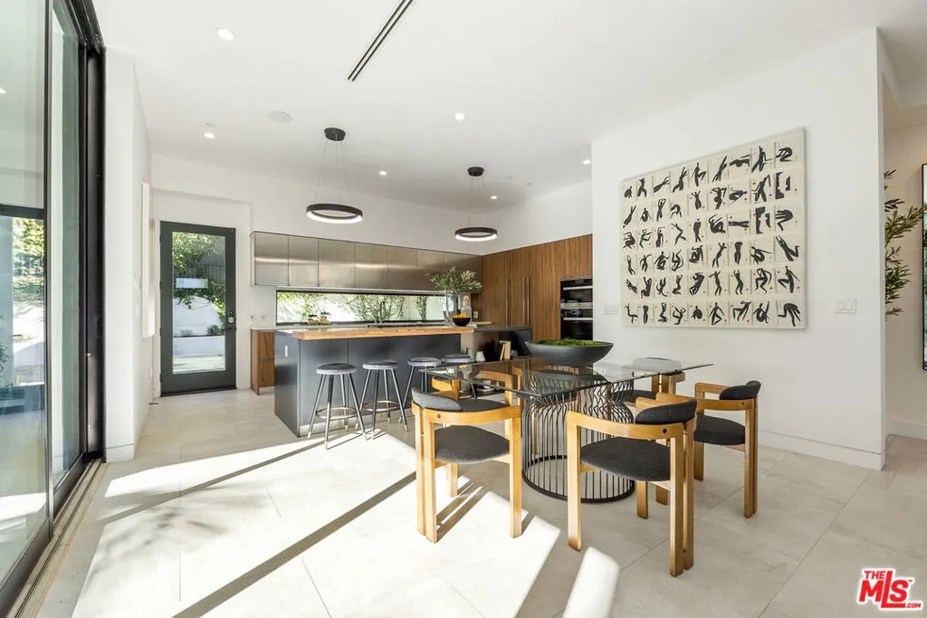 Los Angeles, California 90046, United States, 4 Bedrooms Bedrooms, ,5 BathroomsBathrooms,Residential,Active,15422