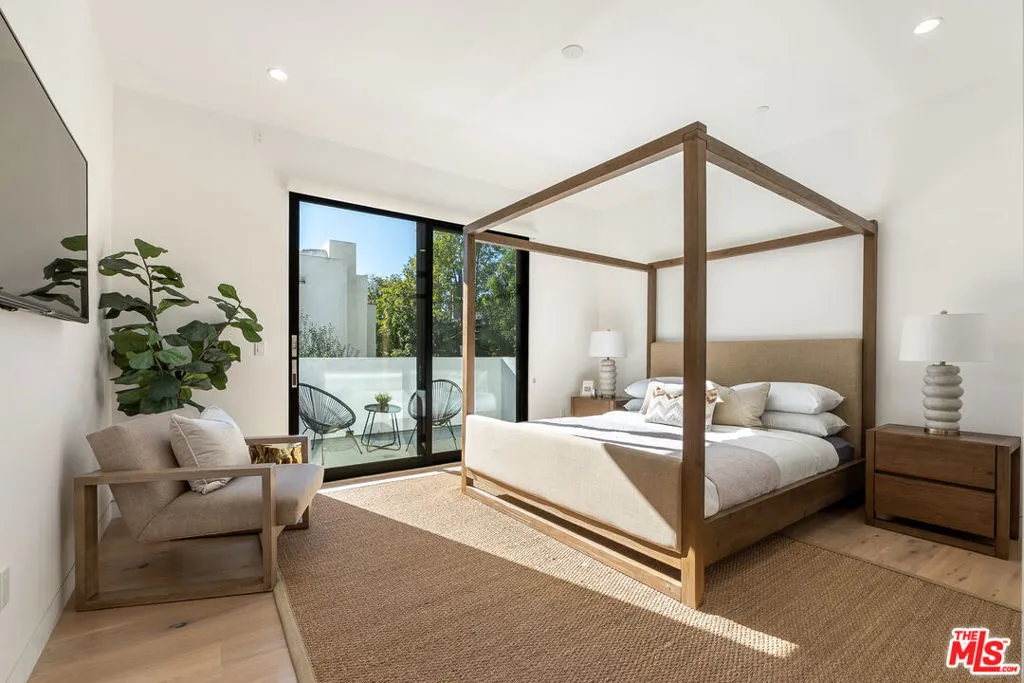 Los Angeles, California 90046, United States, 4 Bedrooms Bedrooms, ,5 BathroomsBathrooms,Residential,Active,15422