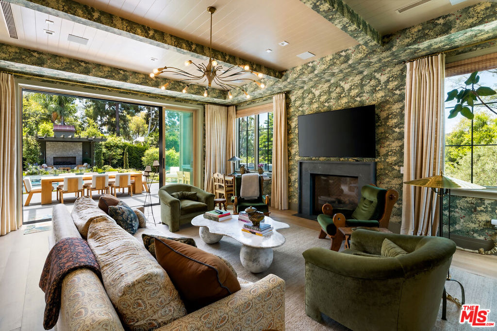 Properties 4 1529 Amalfi Drive