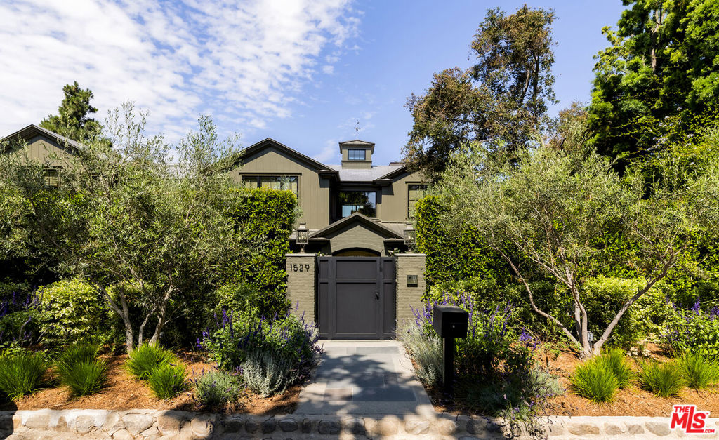 Properties 2 1529 Amalfi Drive