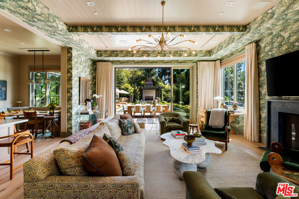 Properties 3 1529 Amalfi Drive