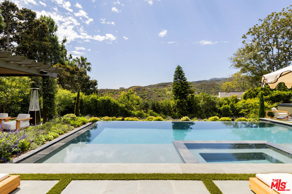 Properties 1 1529 Amalfi Drive