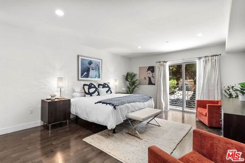 A home in Studio City