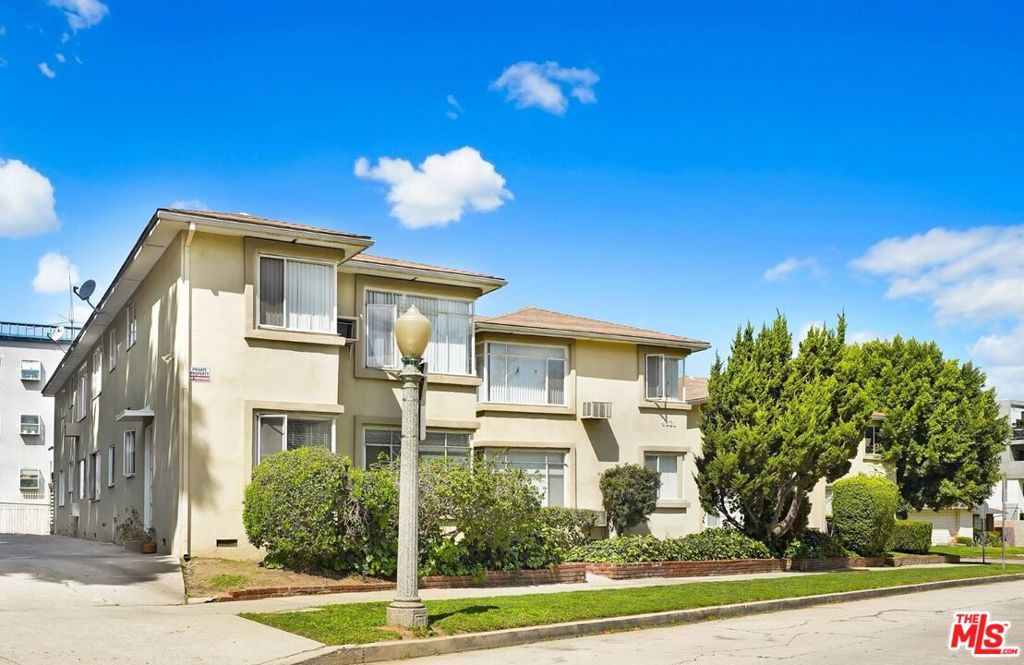 Properties 2 4321 Saugus Avenue