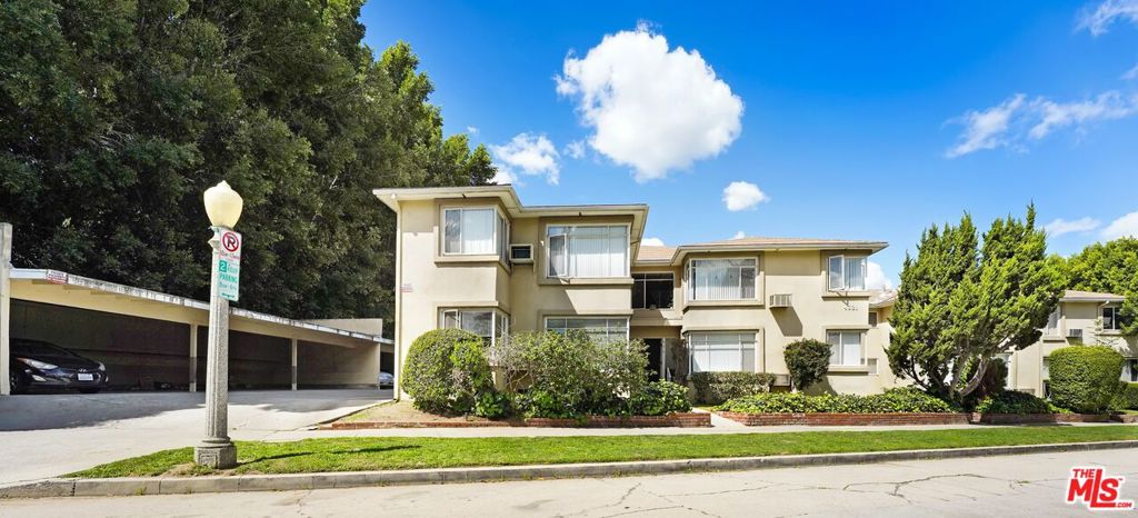 Properties 3 4321 Saugus Avenue