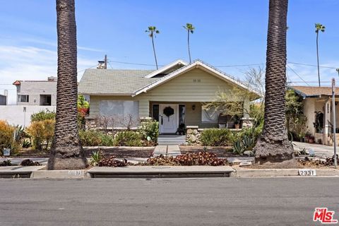 Single Family Residence in Los Angeles CA 2331 Hillcrest Drive.jpg
