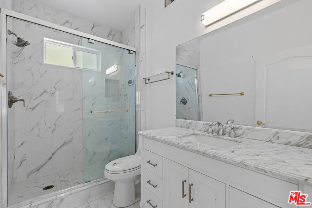 Tarzana, California 91356, United States, 7 Bedrooms Bedrooms, ,9 BathroomsBathrooms,Residential,Active,123108