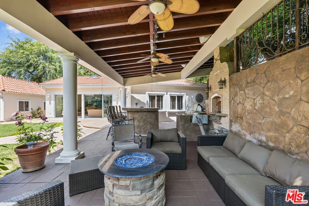 Tarzana, California 91356, United States, 7 Bedrooms Bedrooms, ,9 BathroomsBathrooms,Residential,Active,123108