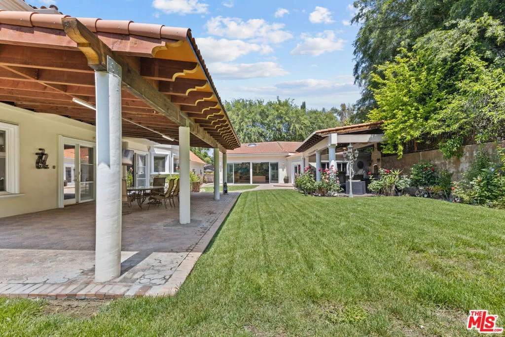 Tarzana, California 91356, United States, 7 Bedrooms Bedrooms, ,9 BathroomsBathrooms,Residential,Active,123108