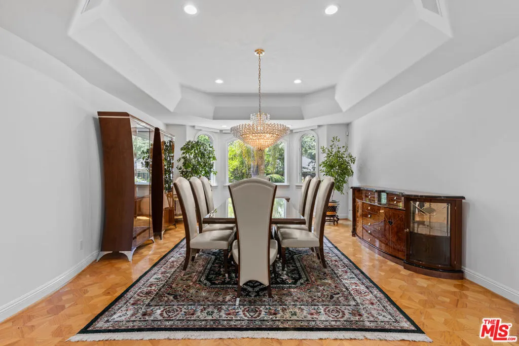 Tarzana, California 91356, United States, 7 Bedrooms Bedrooms, ,9 BathroomsBathrooms,Residential,Active,123108