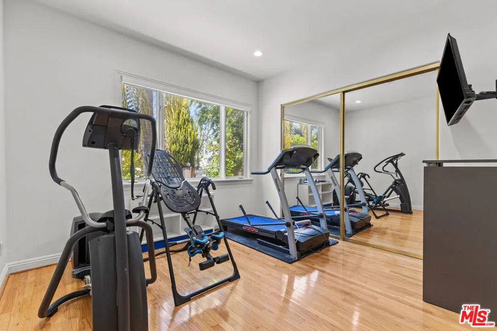 Tarzana, California 91356, United States, 7 Bedrooms Bedrooms, ,9 BathroomsBathrooms,Residential,Active,123108