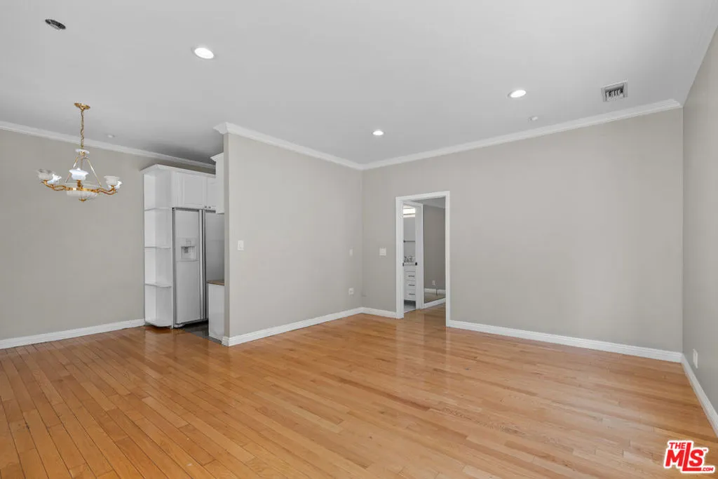 Tarzana, California 91356, United States, 7 Bedrooms Bedrooms, ,9 BathroomsBathrooms,Residential,Active,123108