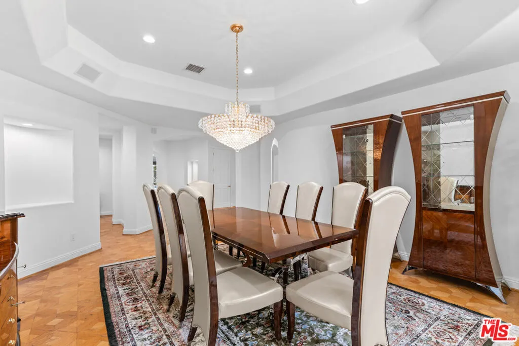 Tarzana, California 91356, United States, 7 Bedrooms Bedrooms, ,9 BathroomsBathrooms,Residential,Active,123108