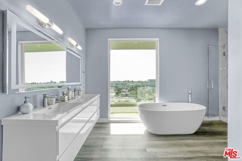 Properties 4 1549 Lucretia Avenue