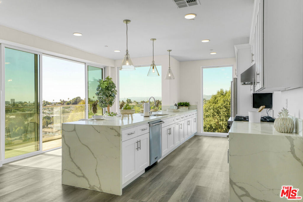 Properties 2 1549 Lucretia Avenue