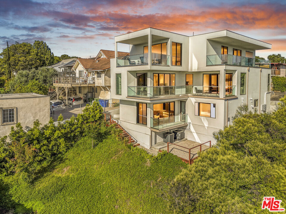 Properties 1 1549 Lucretia Avenue