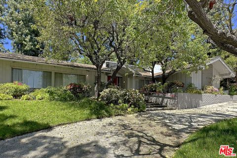 811 N Hillcrest Road, Beverly Hills, CA 90210 - #: 24384501