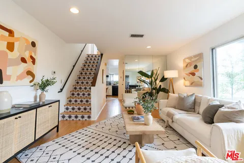 MLS: 25524577