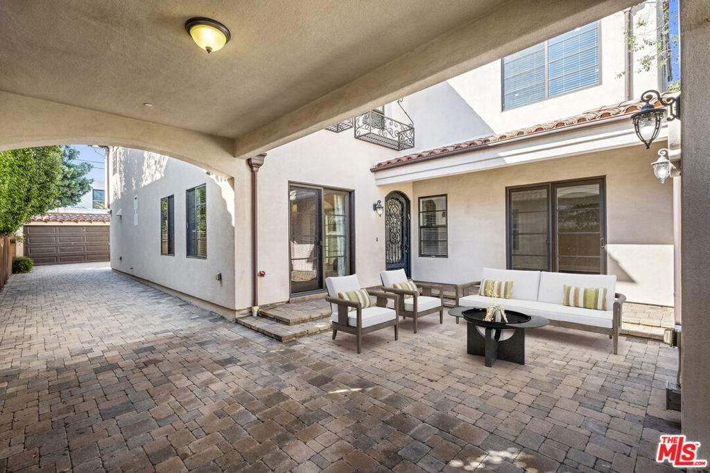 313 S Oakhurst Drive