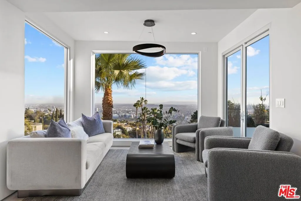 Los Angeles, California 90069, United States, 4 Bedrooms Bedrooms, ,5 BathroomsBathrooms,Residential,Active,82085