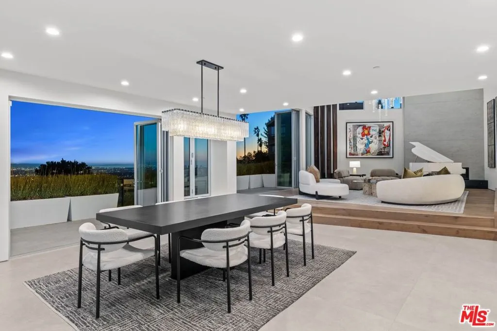 Los Angeles, California 90069, United States, 4 Bedrooms Bedrooms, ,5 BathroomsBathrooms,Residential,Active,82085