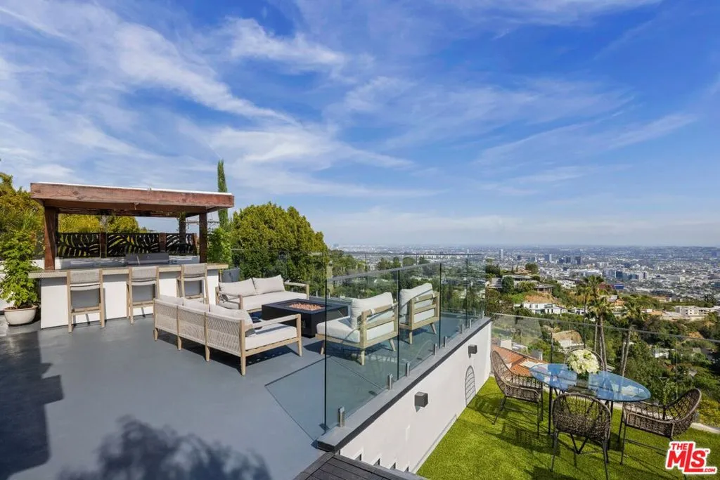 Los Angeles, California 90069, United States, 4 Bedrooms Bedrooms, ,5 BathroomsBathrooms,Residential,Active,82085