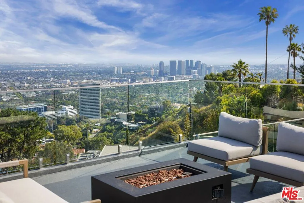 Los Angeles, California 90069, United States, 4 Bedrooms Bedrooms, ,5 BathroomsBathrooms,Residential,Active,82085