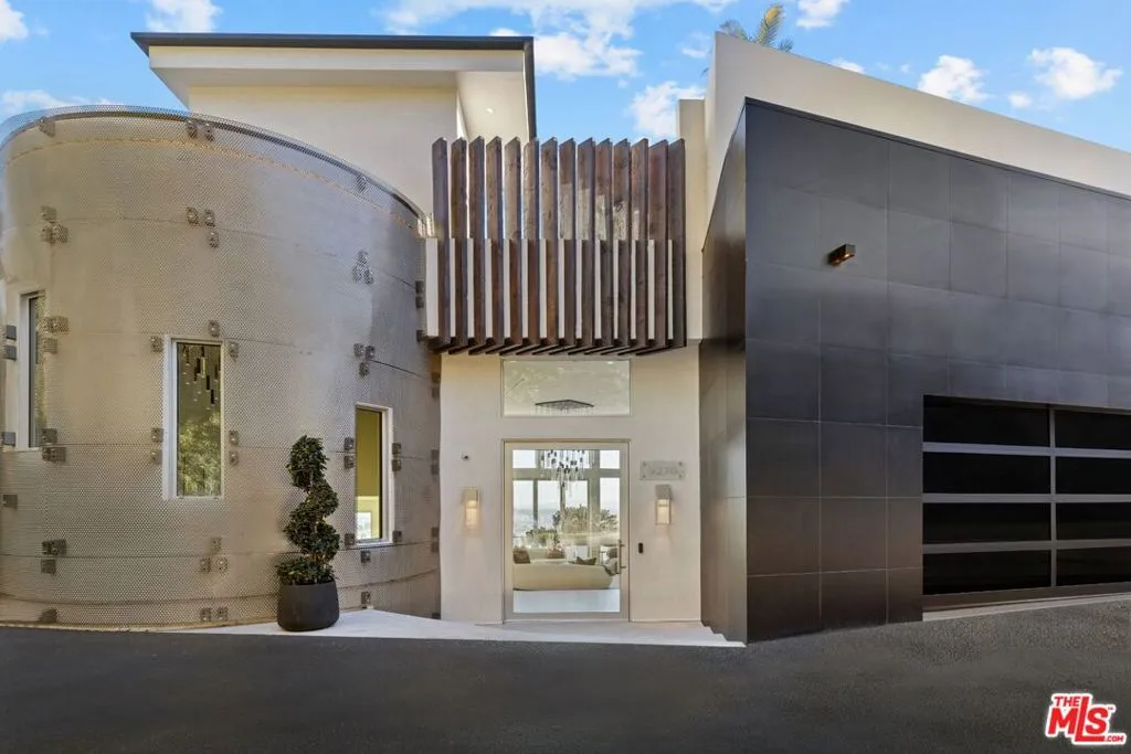 Los Angeles, California 90069, United States, 4 Bedrooms Bedrooms, ,5 BathroomsBathrooms,Residential,Active,82085