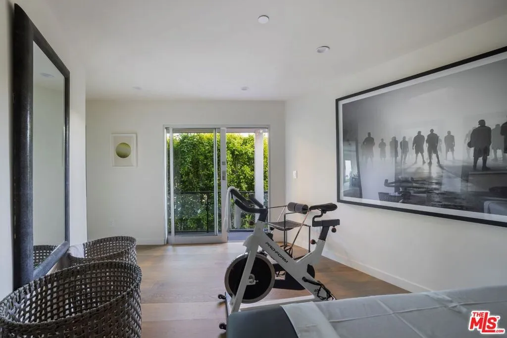 Los Angeles, California 90069, United States, 4 Bedrooms Bedrooms, ,5 BathroomsBathrooms,Residential,Active,82085