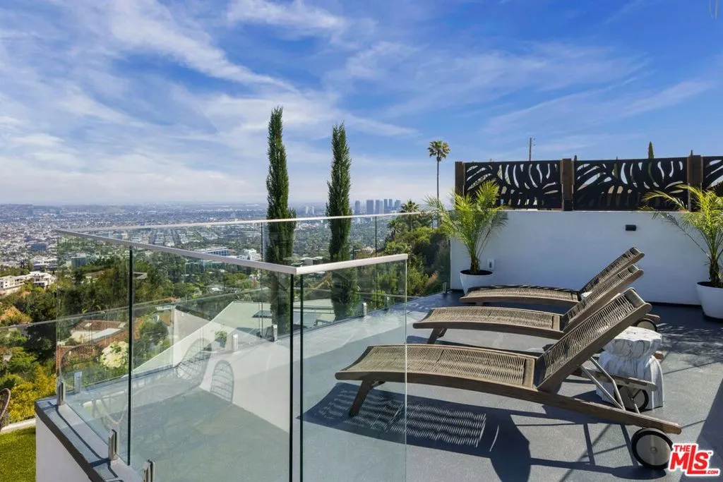 Los Angeles, California 90069, United States, 4 Bedrooms Bedrooms, ,5 BathroomsBathrooms,Residential,Active,82085