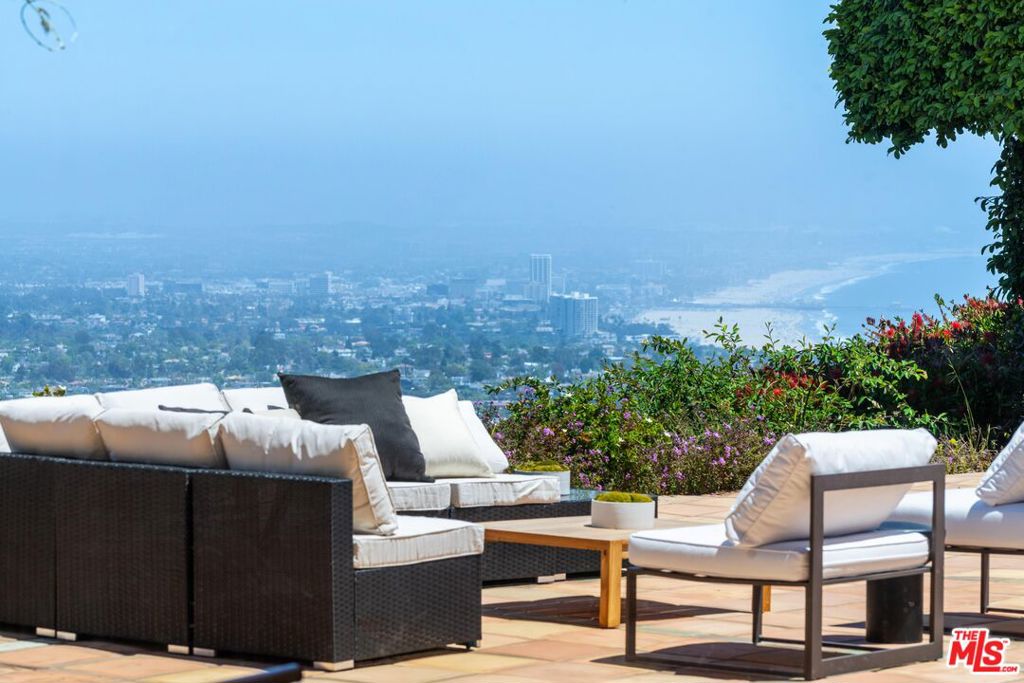 1058 Vista Grande Drive