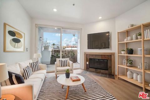 6038 Carlton Way 302 Los Angeles CA 90028