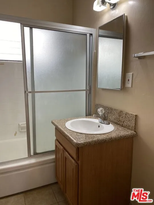 Los Angeles, California 90025, United States, 1 Bedroom Bedrooms, ,1 BathroomBathrooms,Residential,Active,123353