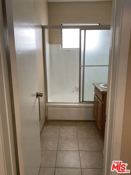 Los Angeles, California 90025, United States, 1 Bedroom Bedrooms, ,1 BathroomBathrooms,Residential,Active,123353