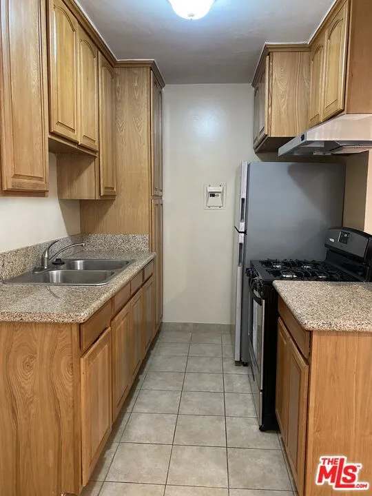 Los Angeles, California 90025, United States, 1 Bedroom Bedrooms, ,1 BathroomBathrooms,Residential,Active,123353